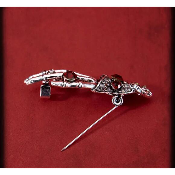 Boutique Skeleton Hand Brooch Pin Silver Rhinestones Witchy Goblincore Witchcore - Picture 4 of 6
